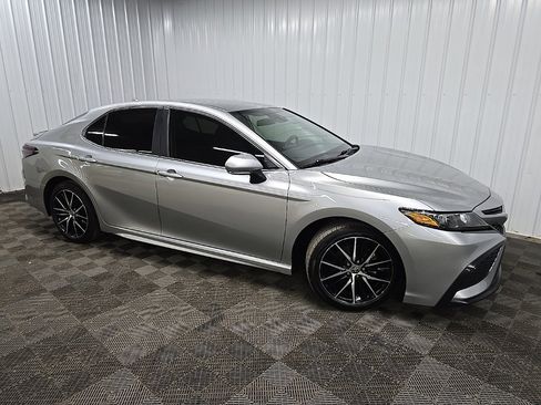 Used 2024 Toyota Camry SE image 1