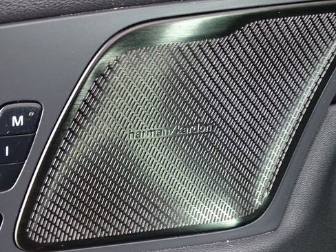 Used 2023 Volvo XC60 B5 Plus image 25