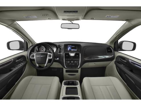 Used 2015 Chrysler Town & Country Touring FWD image 5