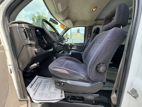 Used 2014 Chevrolet Express 2500 Extended RWD image 46