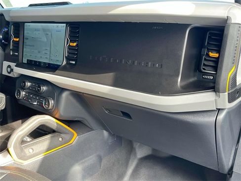 Used 2022 Ford Bronco Badlands image 28