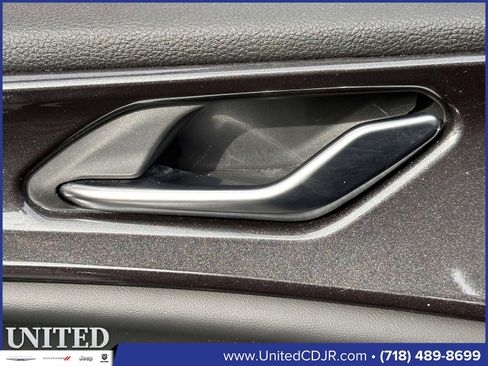 Used 2023 Jeep Grand Cherokee L Laredo image 13