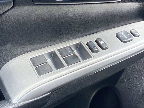 Used 2012 Toyota Camry SE w/ Leather Pkg FWD image 17