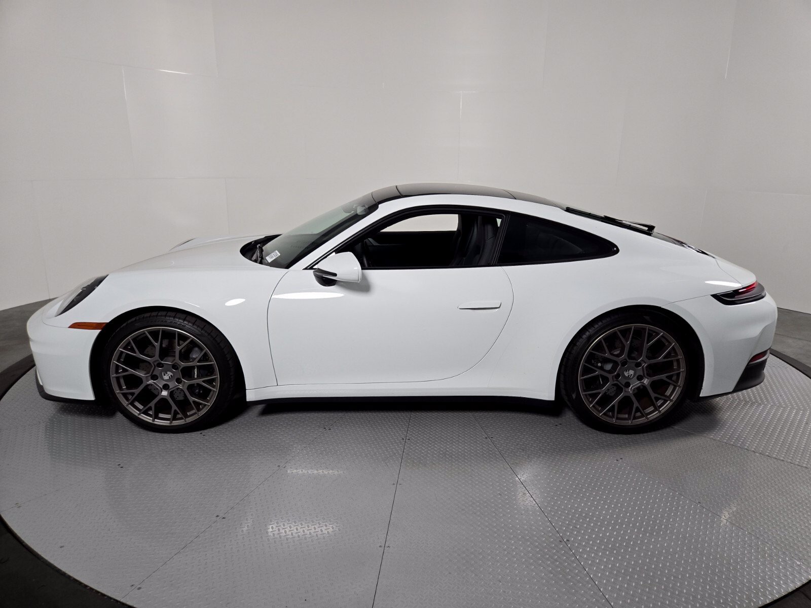 Used 2025 Porsche 911 Carrera RWD image 31