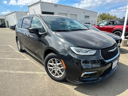 Used 2023 Chrysler Pacifica Touring-L