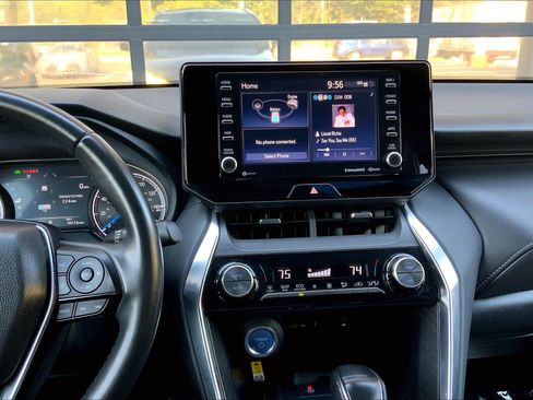 Used 2021 Toyota Venza XLE w/ Softex Package AWD/4WD image 6