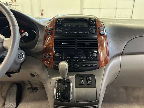 Used 2006 Toyota Sienna XLE image 22
