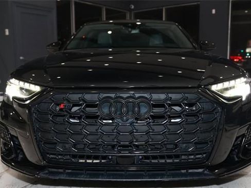 Used 2022 Audi S8 4.0T w/ S8 Executive Package image 2