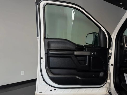 Used 2018 Ford F150 Platinum w/ Equipment Group 701A Luxury AWD/4WD image 12