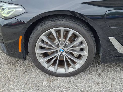 Used 2021 BMW 530e w/ Premium Package RWD image 9