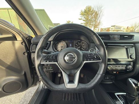 Used 2019 Nissan Rogue SV image 19