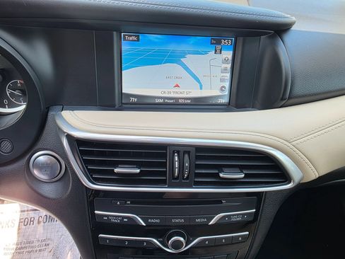 Used 2018 INFINITI QX30 AWD image 12