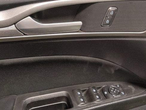 Used 2020 Ford Fusion SE image 27