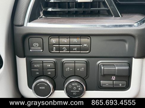 Used 2025 Chevrolet Suburban Premier w/ Sun And Tow Package AWD/4WD image 24