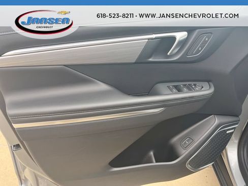 Used 2025 Buick Enclave Preferred AWD/4WD image 22