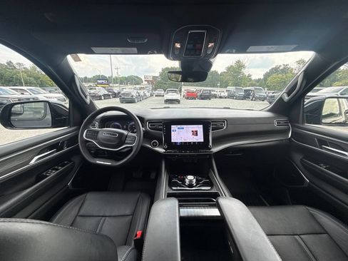 Used 2024 Jeep Wagoneer L Series III w/ Premium Group I AWD/4WD image 14