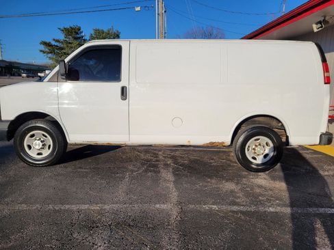 Used 2015 Chevrolet Express 2500 image 18