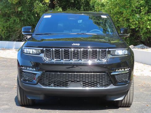 New 2025 Jeep Grand Cherokee Limited w/ Luxury Tech Group II image 17