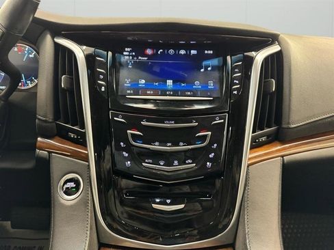 Used 2020 Cadillac Escalade ESV Luxury w/ Escalade Sport Edition RWD image 23