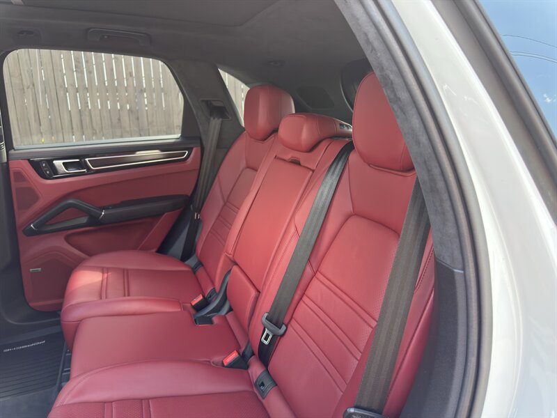 Used 2022 Porsche Cayenne GTS AWD/4WD image 25