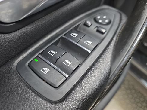 Used 2018 BMW 330i xDrive Sedan AWD/4WD image 27