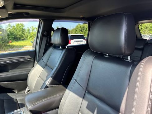 Used 2019 Jeep Grand Cherokee Limited w/ Trailer Tow Group IV AWD/4WD image 9