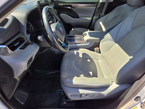 Used 2020 Toyota Highlander Limited image 10
