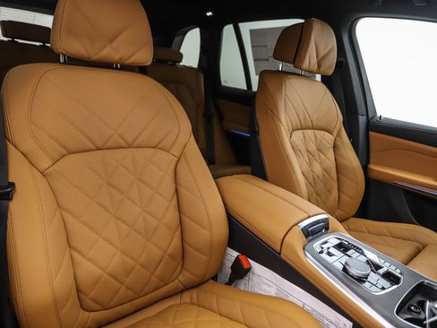 Used 2026 BMW X5 xDrive50e w/ Premium Package image 31