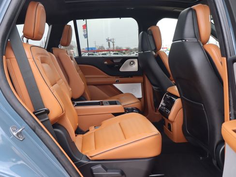 Used 2025 Lincoln Aviator Black Label image 13