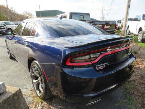 Used 2015 Dodge Charger SXT w/ Driver Confidence Group image 17