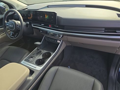 New 2026 Kia Carnival LXS image 11