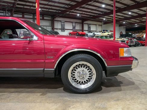 Used 1990 Lincoln Mark VII LSC RWD image 11