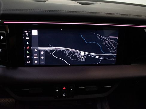 Certified 2025 Porsche Macan 4 Electric image 28