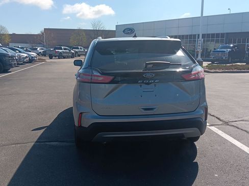 Used 2024 Ford Edge SEL w/ Convenience Package image 5
