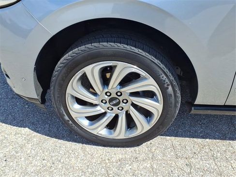 Used 2024 Lincoln Navigator Premiere image 4