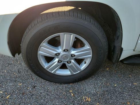 Used 2013 Toyota Land Cruiser image 25