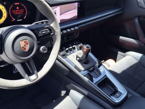 Certified 2025 Porsche 911 Carrera T RWD image 20