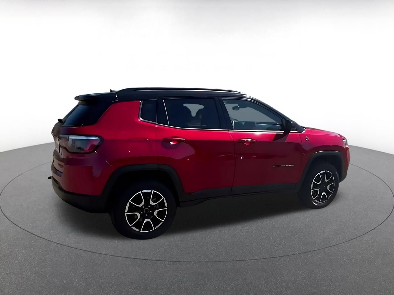 Used 2025 Jeep Compass Trailhawk AWD/4WD image 13