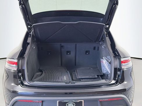 Used 2024 Porsche Macan S AWD/4WD image 30