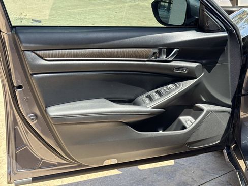 Used 2022 Honda Accord EX-L image 11
