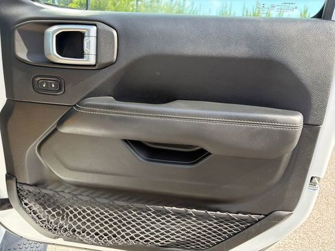 Used 2018 Jeep Wrangler Unlimited Sahara AWD/4WD image 50
