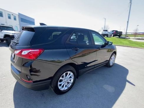 Used 2021 Chevrolet Equinox LS w/ LS Convenience Package AWD/4WD image 8