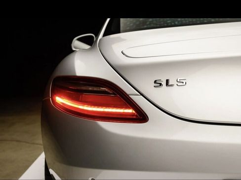 Used 2011 Mercedes-Benz SLS AMG Coupe image 17