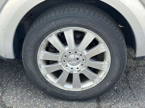 Used 2009 Ford Taurus X Limited FWD image 9