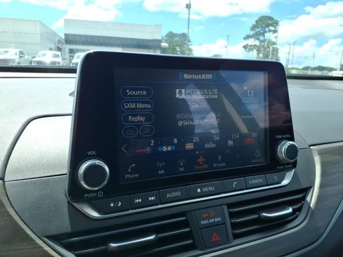 Used 2024 Nissan Altima 2.5 SV FWD image 12