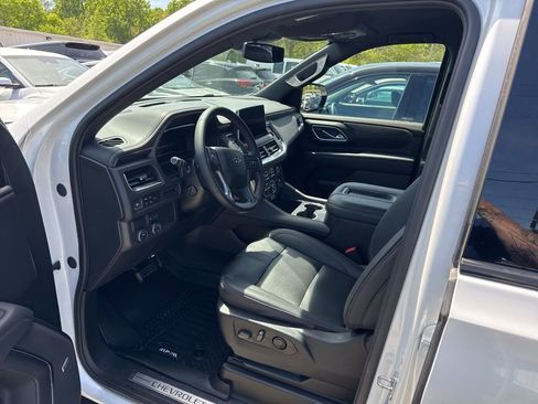 Used 2024 Chevrolet Suburban RST w/ Luxury Package image 4