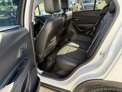 Used 2018 Chevrolet Trax LT w/ LT Convenience Package image 6