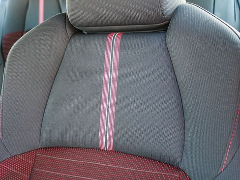 Used 2025 Toyota Corolla SE image 28