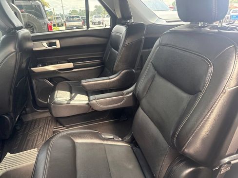Used 2022 Ford Explorer Limited w/ Equipment Group 301A RWD image 26
