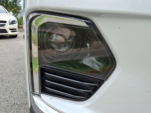 Used 2023 Chevrolet Traverse LT FWD image 9